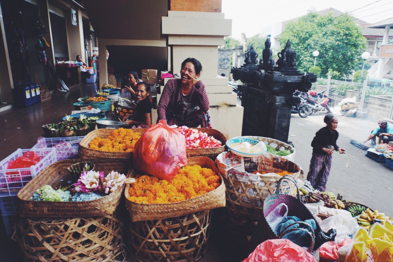 Smiling offering maker