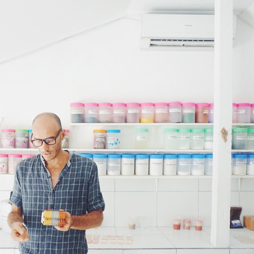 Marcello Massoni showing us glazes.